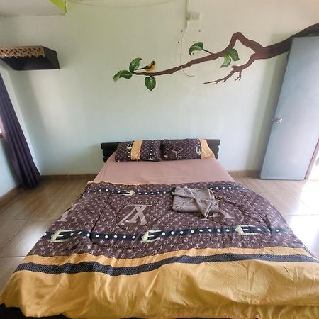 Psiloceye Weed Bar Restaurant & Guesthouse Чиангмай Екстериор снимка
