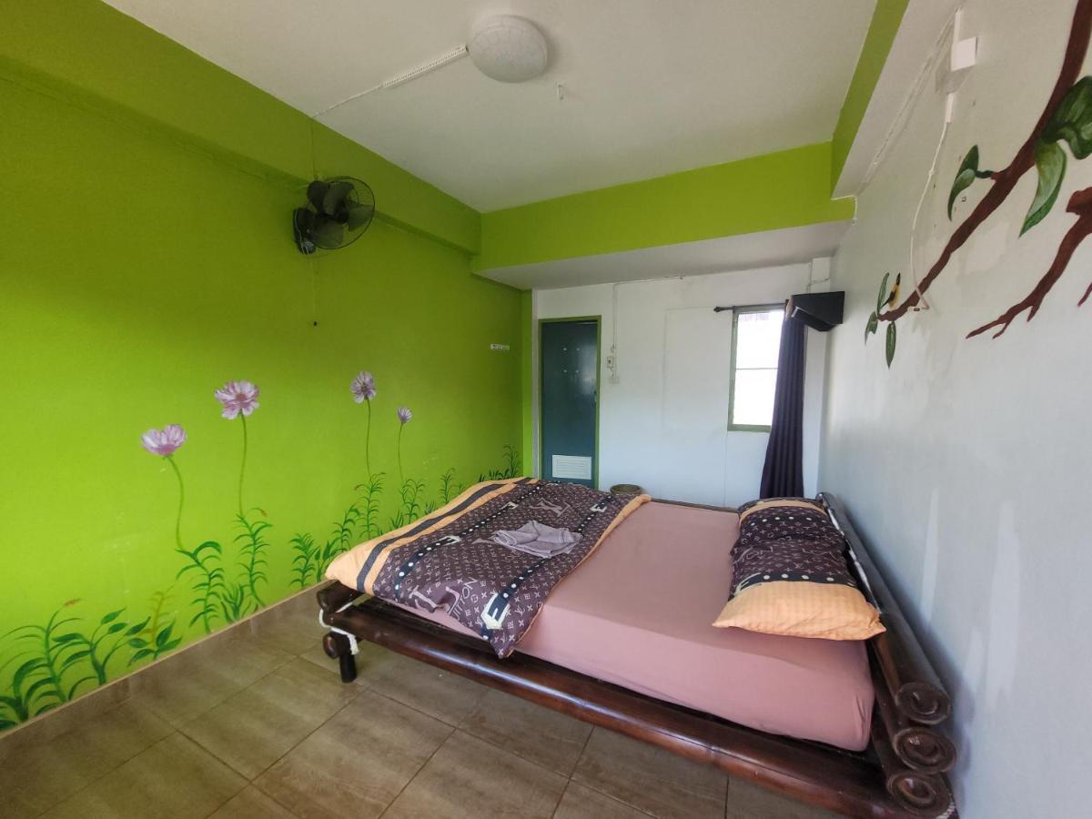 Psiloceye Weed Bar Restaurant & Guesthouse Чиангмай Екстериор снимка